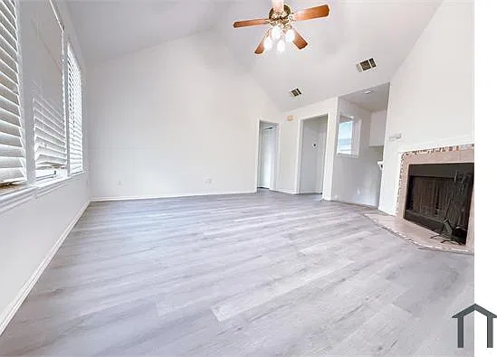 4 bed, 1905 sqft, $2,400 — Photo 3