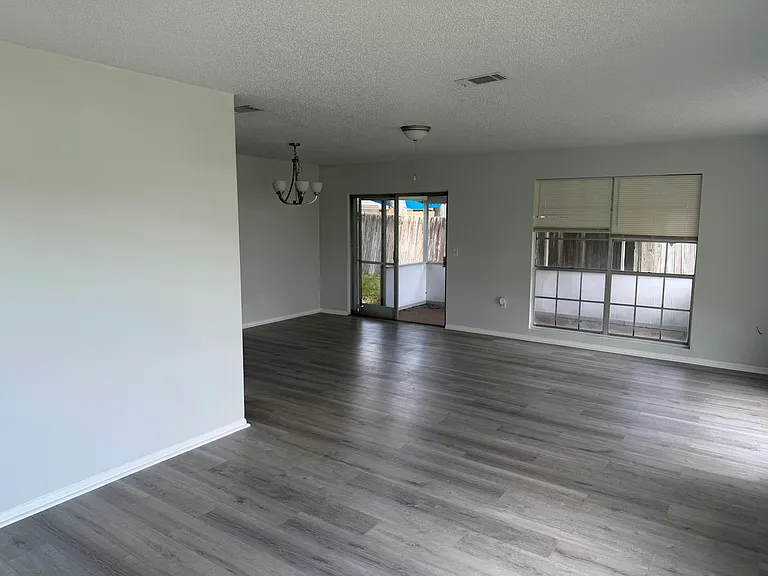 693 John Hancock Ln — Photo 4