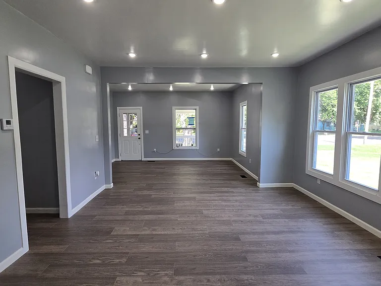 1202 N Summit St — Photo 4