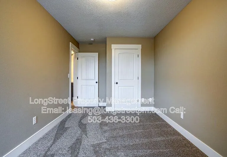 482 S Monmouth Ave — Photo 32