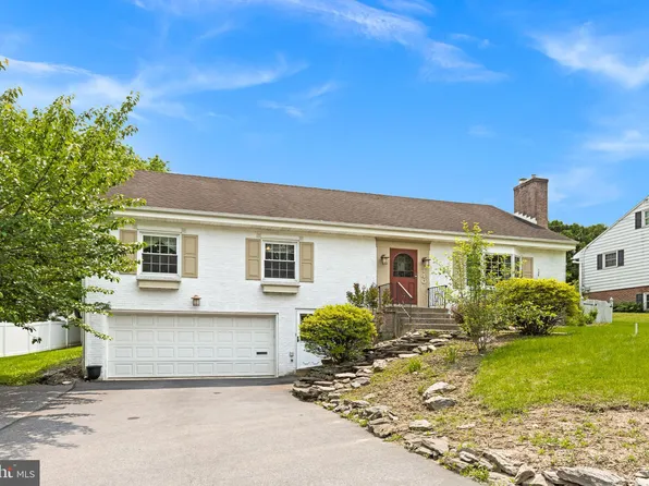 140 E Charlotte St, Millersville, PA 17551