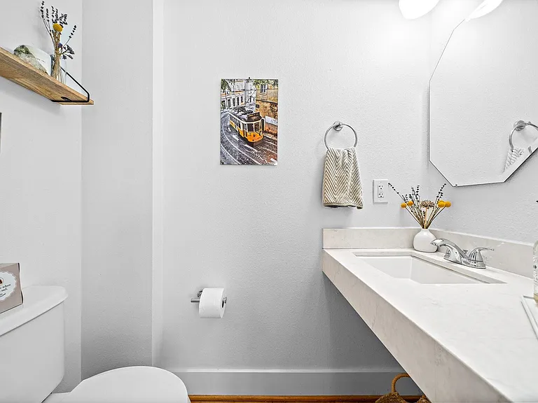 705 Usener St #B — Photo 9