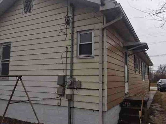 3rd image of 1562 E Morgan Ave