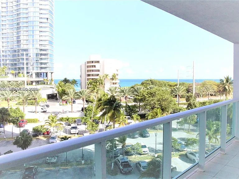 100 Bayview Dr #514 — Photo 3