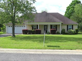 53 Ard Rd, Ray City, GA 31645