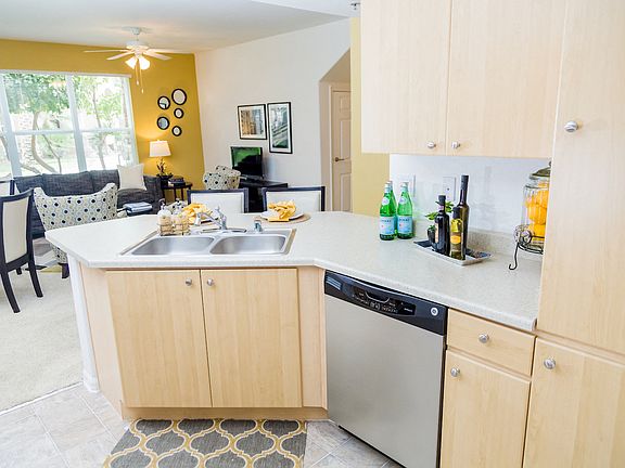 4th image of 43100 Palm Royale Dr #1211