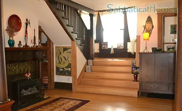 611 W Hill St — Photo 2