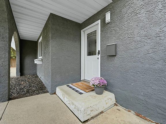 3rd image of 6 Braeside Cres