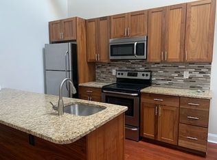 60 Crompton Ave APT 202, East Greenwich, RI 02818