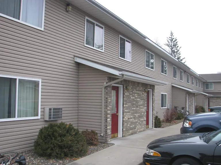 1063 E Cascade Ave — Photo 3