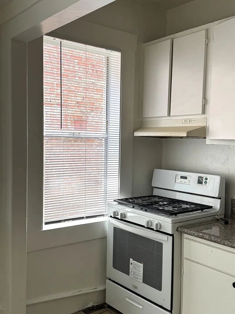 Studio, 1.0 bath, 550 sqft, $1,095 — Photo 3