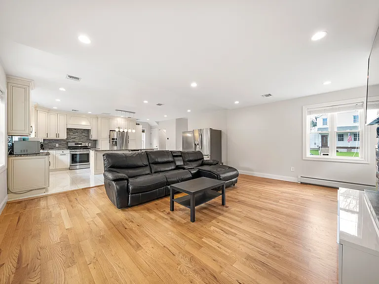156 Phelps Ave — Photo 9