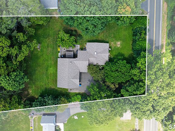 2nd image of 900 Racebrook Road