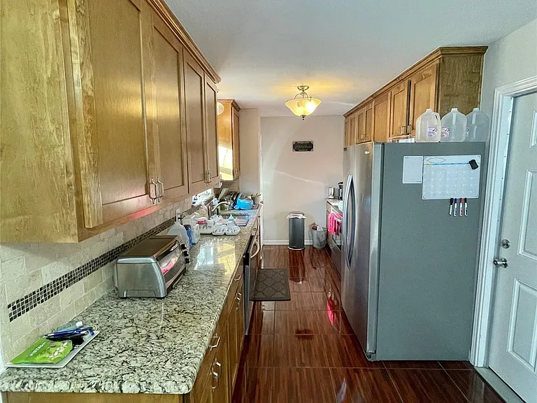 817 Bullock St — Photo 6