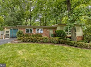 6443 Lakeview Dr, Falls Church, VA