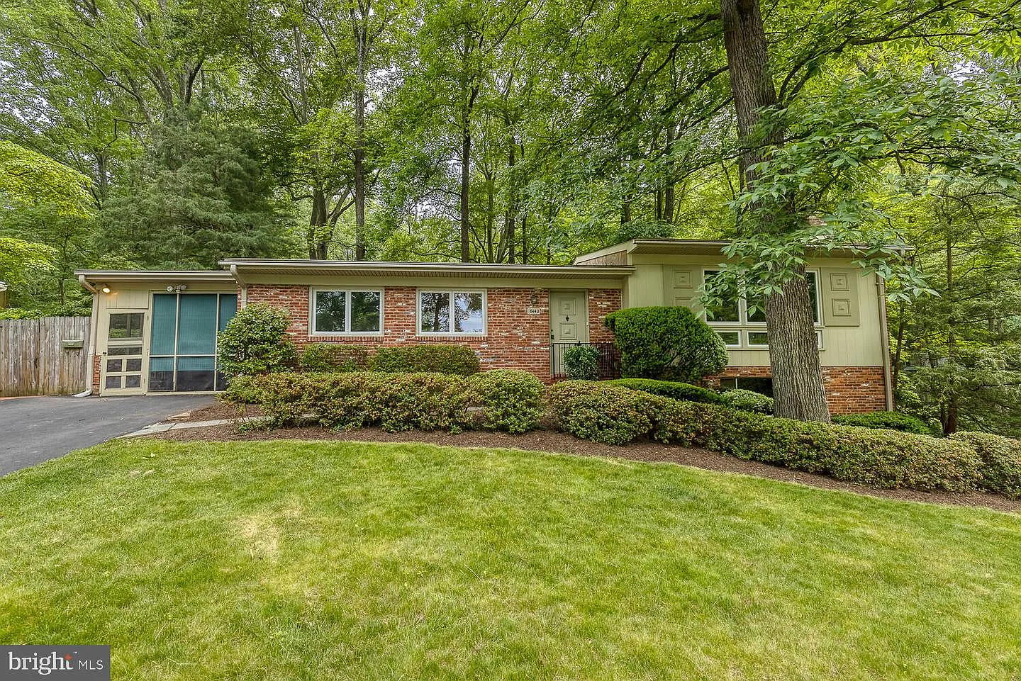 6443 Lakeview Dr photo 1