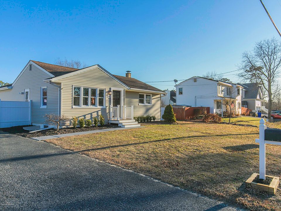 2nd image of 35 Pinewood Dr
