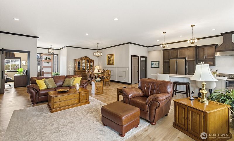 4th image of 2663 7th Street SE