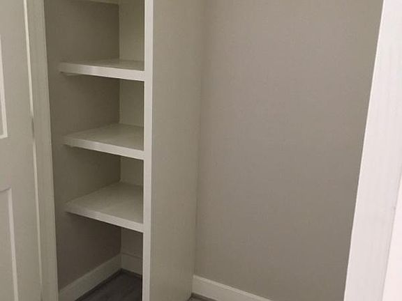 5th image of 2412 N Illinois St