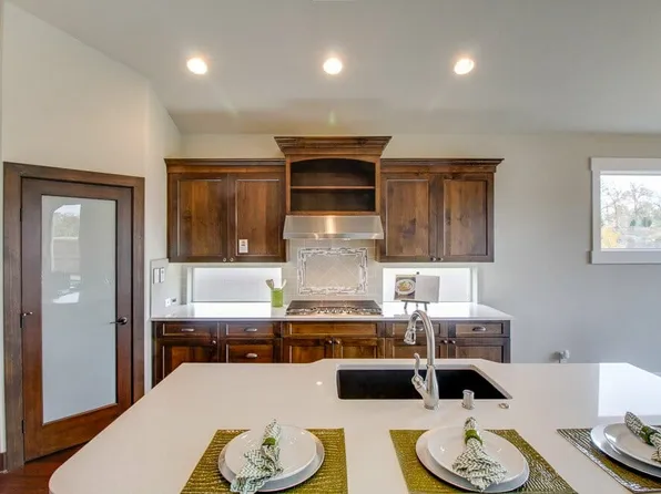 20878 SE Sunniberg Ln, Bend, OR 97702