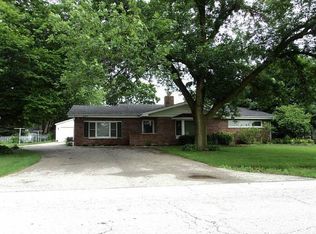 371 Hilltop Dr, North Aurora, IL 60542