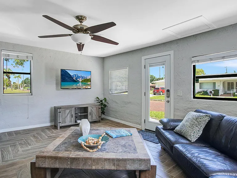 1010 W Grace St — Photo 3