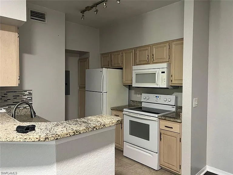 23500 Walden Center Dr #104 — Photo 7
