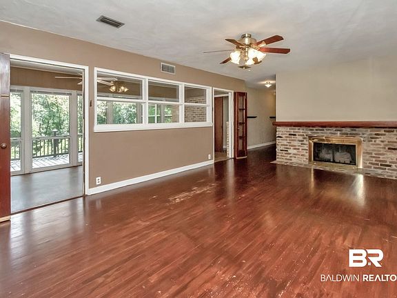 5th image of 4652 Pinewood Dr E