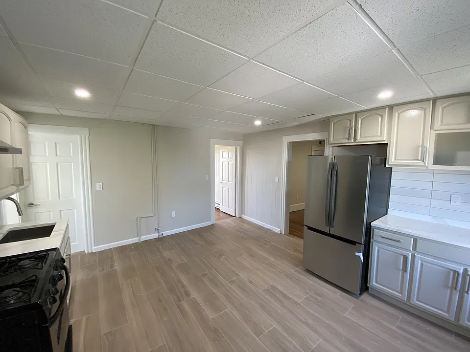 220 Kensington Ave #3
