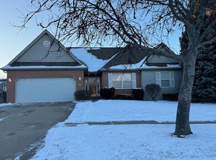 3 Greythorne Cir, Bloomington, IL 61704