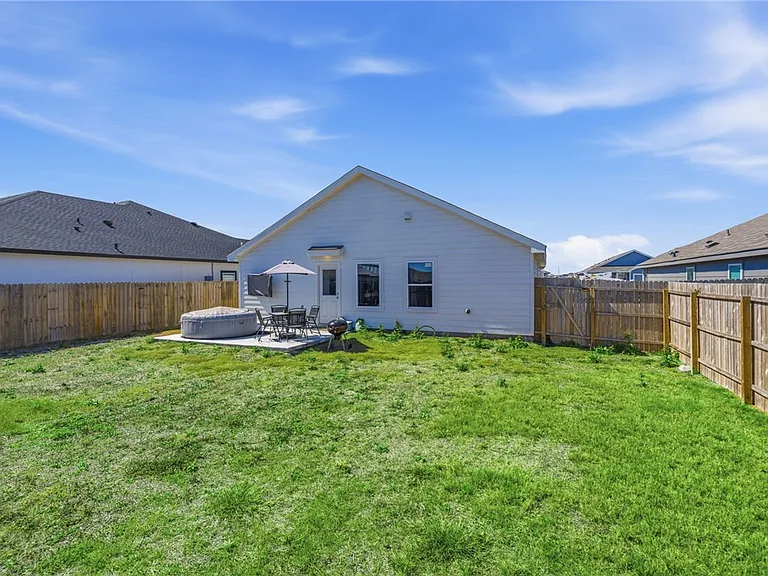 2706 Lannister Ln — Photo 16