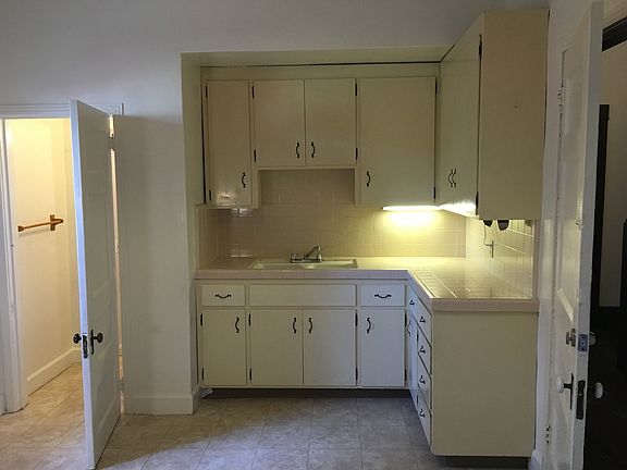3rd image of 415 N 5th St APT 1