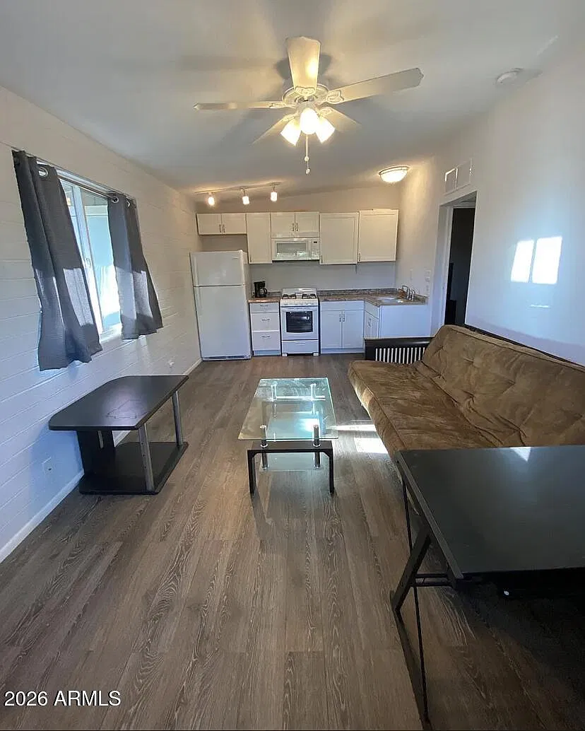 1 bed, 1.0 bath, 480 sqft, $1,000 — Photo 2