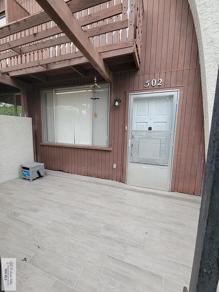 2 bed, 1.5 bath, 1152 sqft, $1,300 — Photo 1