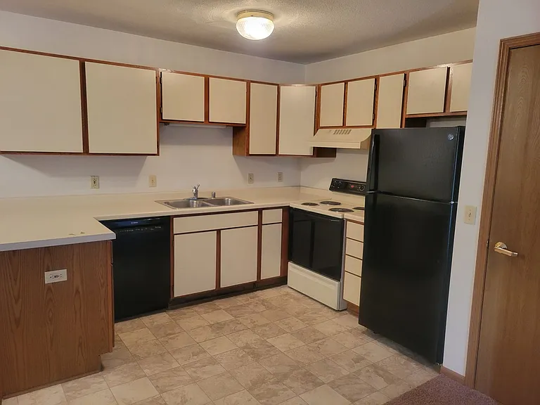 1100 Adams St — Photo 8