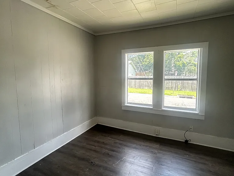 417 Moss St — Photo 7