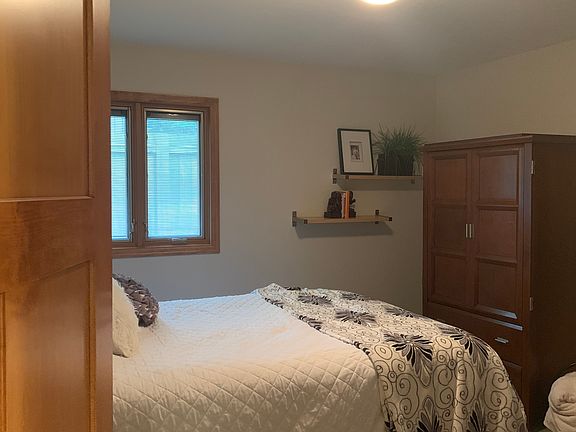 3rd image of 4282 Jordan Dr
