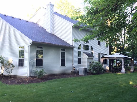 4th image of 32280 Woodfield Dr