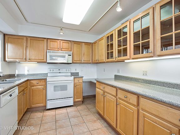 5th image of 710 Oakton St APT 305