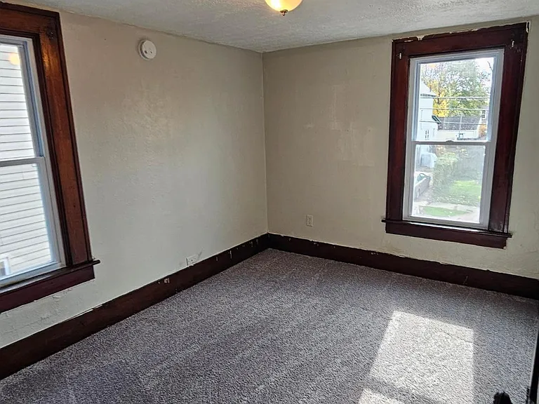 305 Cole Ave — Photo 7