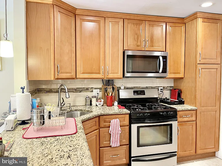 302 Marten Rd — Photo 8