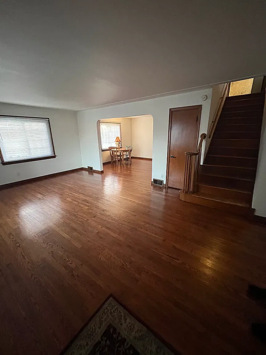 3 bed, 1.5 bath, 1200 sqft, $1,350 — Photo 3