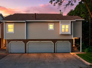 5304 Highpointe Ter, Bloomington, MN 55437