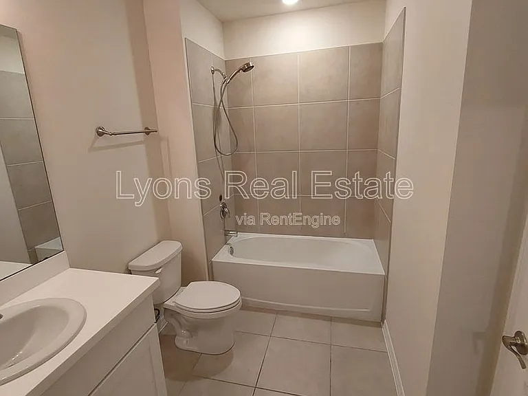 326 SW 24th Pl — Photo 16