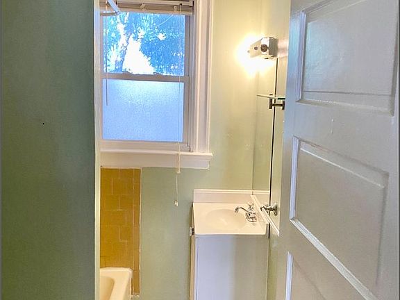5th image of 15 Glendale Ave #1