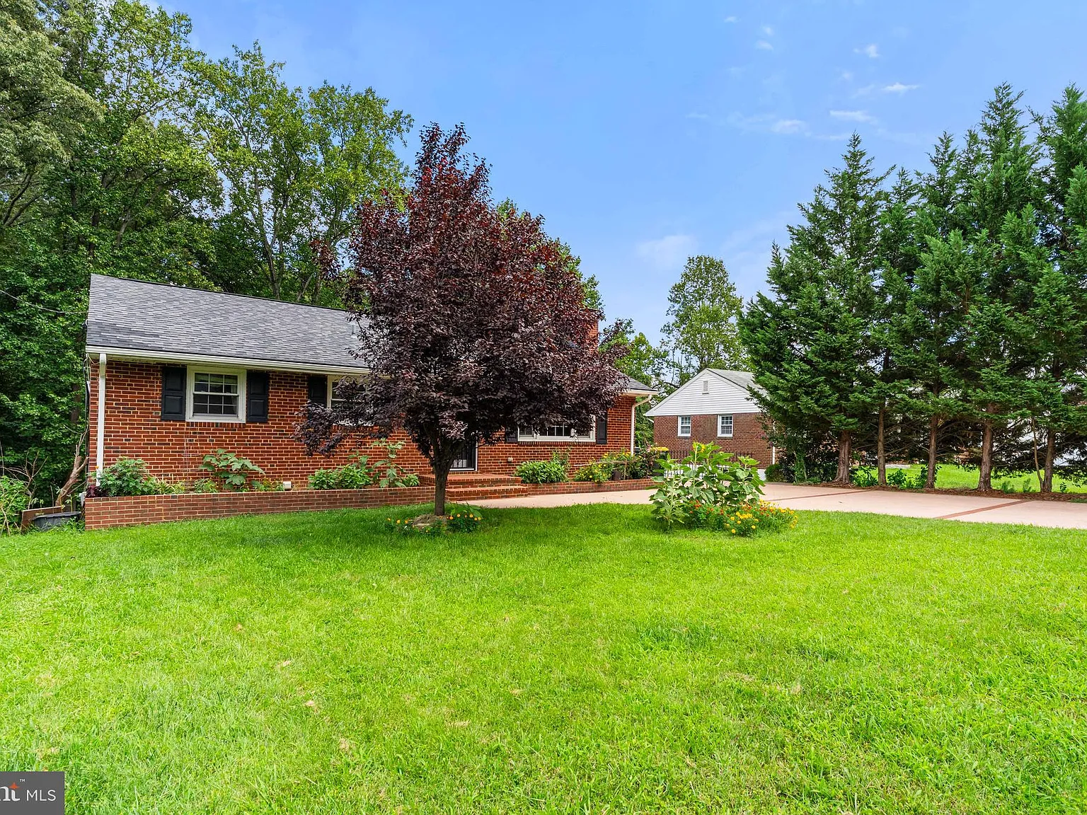 4 bed, 2.5 bath, 2892 sqft, $3,500 — Photo 4