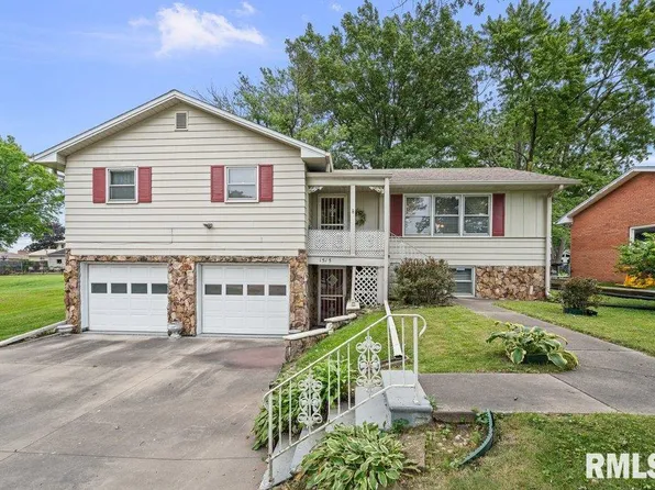 1515 10th St, Silvis, IL 61282