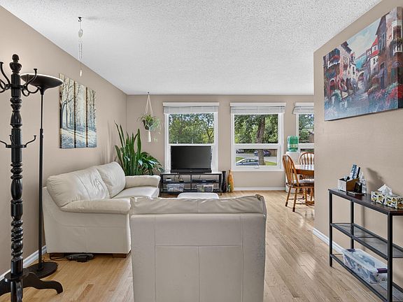 4th image of 31 Alpine Blvd