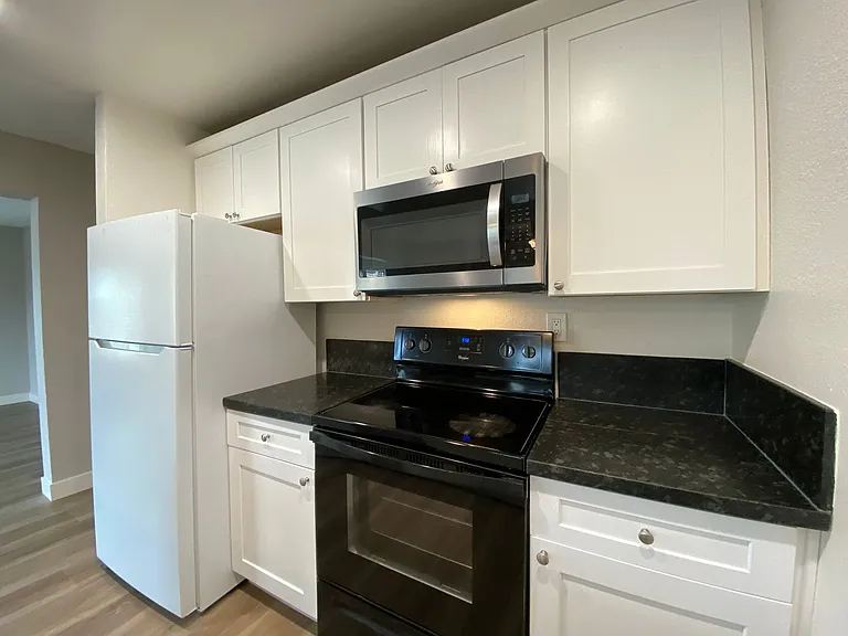 West Palm Apartments — Photo 10