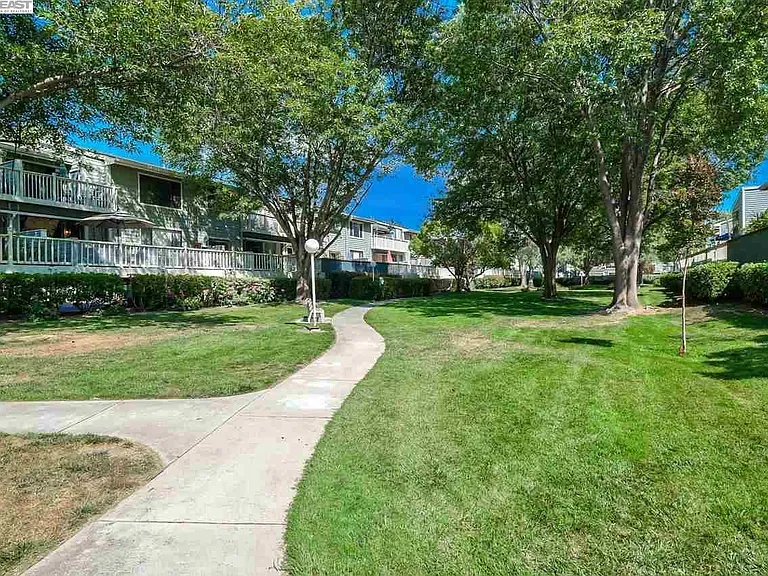3454 Bridgewood Ter #212 — Photo 3